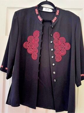 HM Hualian Embroidered Tunic in Black & Red Size Large Like New